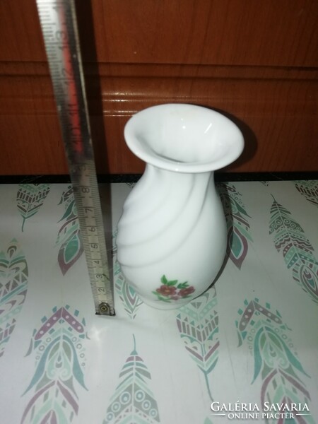 Porcelain vase 27. It is in the condition shown in the pictures