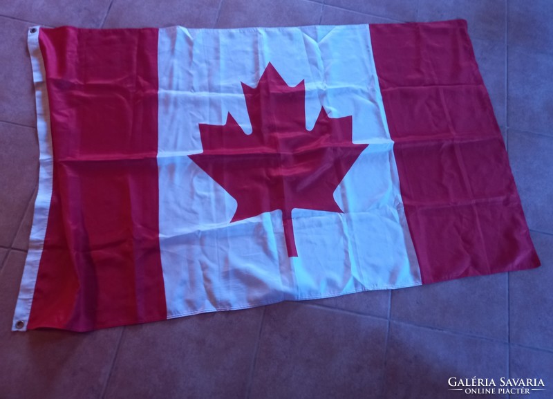 2 db kanadai zászló