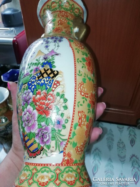 Porcelain vase, Chinese 7.. It is in the condition shown in the pictures