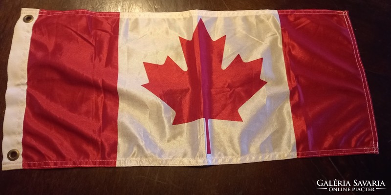 2 db kanadai zászló