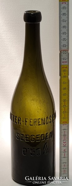 "Hutter-Ferencsevits Szegeden 0.50l" olajzöld sörösüveg (2825)