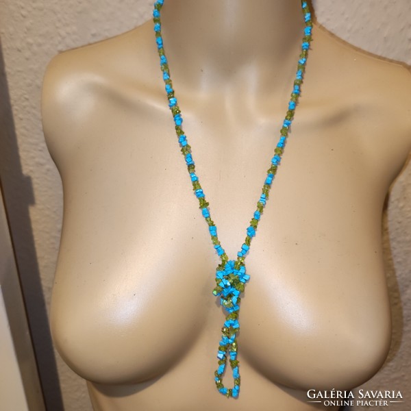 Peridot turquoise/howlite necklace without a switch is wonderful