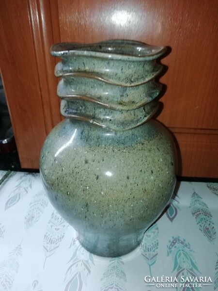 Ceramic vase 46. It is in the condition shown in the pictures