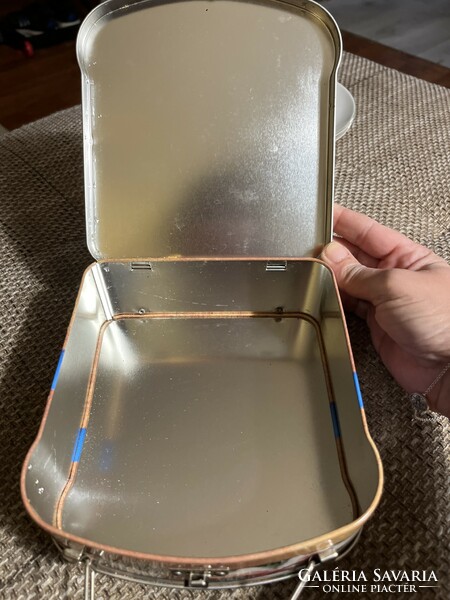 Very good Hellmann's metal sandwich box in excellent condition!