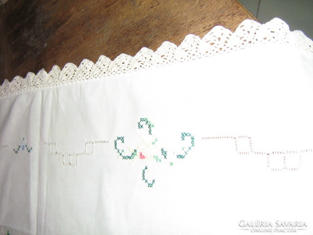 Beautiful hand crocheted embroidered rose tablecloth runner