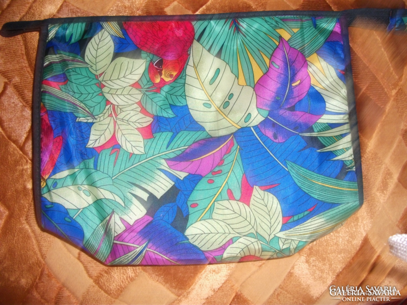 Flower Patterned Exterior Silk Women's 4-Drawer Cosmetic Bag, Size: 30 x 24 cm, Unused