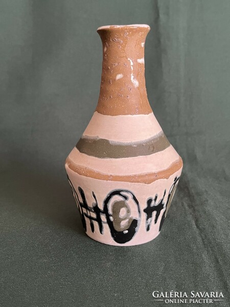 Lívia Gorka ceramic vase (c0001)