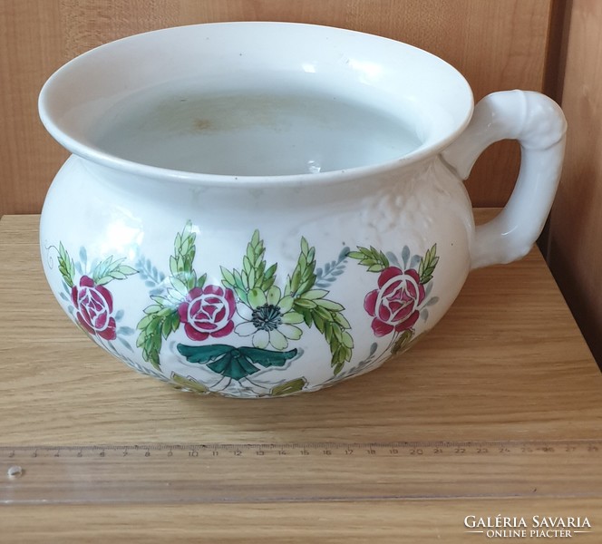 Flower-patterned porcelain bedside pot (potty)