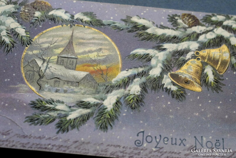 Antik dombornyomott Karácsonyi üdvözlő képeslap - téli táj medalionban  havas fenyőág arany csengő