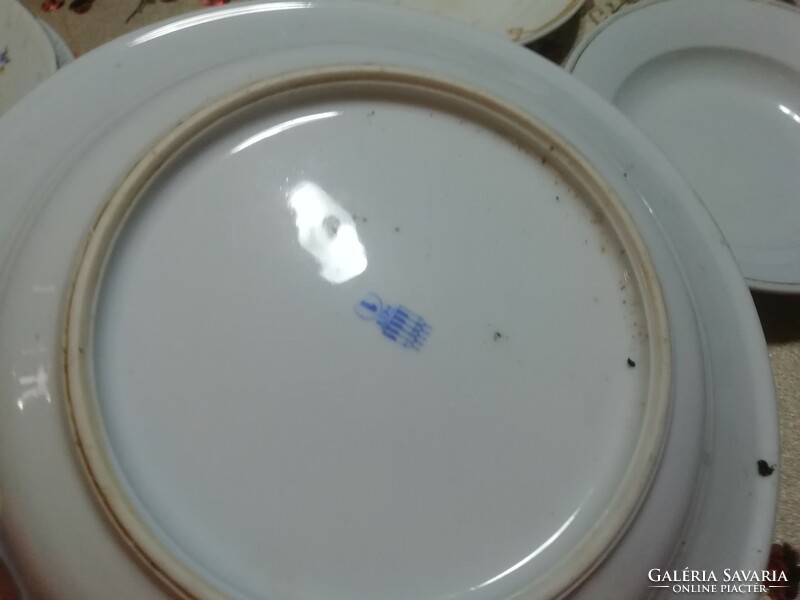 Zsolnay porcelán tányérok Antik 34. 2 db képeken látható állapotban