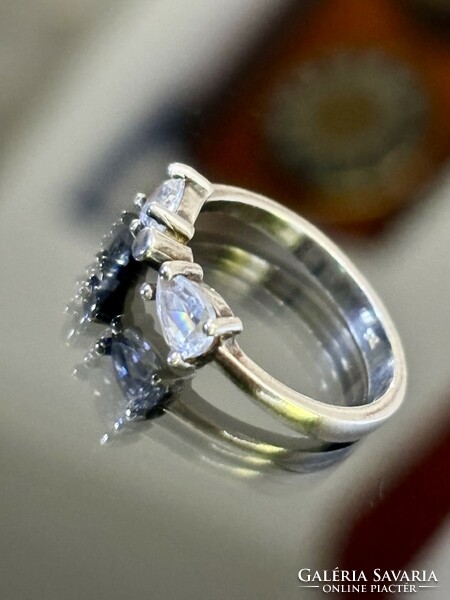 Csillogó ezüst gyűrű, cirkónia kövekkel