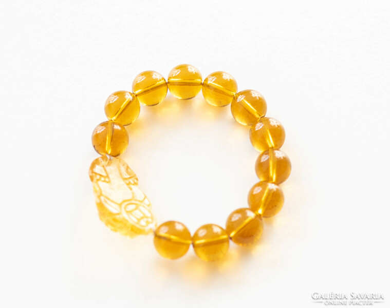 Chinese lucky bracelet made of glass beads - with a lion figure - amber color