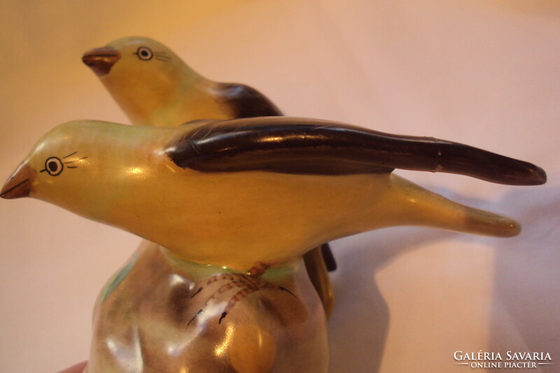 Ágon ülő madárpár...figurális porcelán szobordísz.