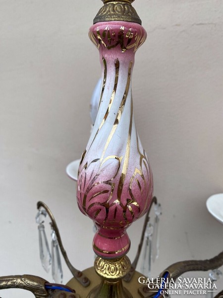 Kristály olasz aranyozott festett porcelán csillár.