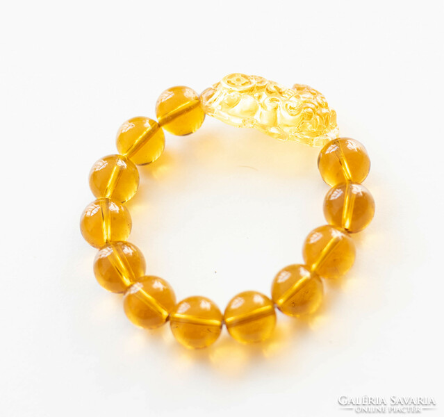 Chinese lucky bracelet made of glass beads - with a lion figure - amber color
