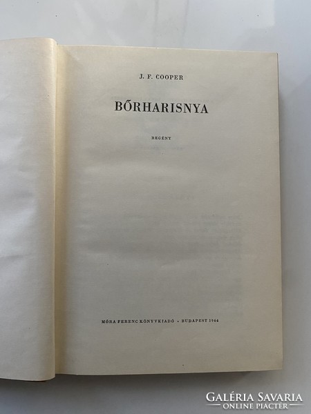 J.F.Cooper:  Bőrharisnya Móra Ferenc könyvkiadó 1964.