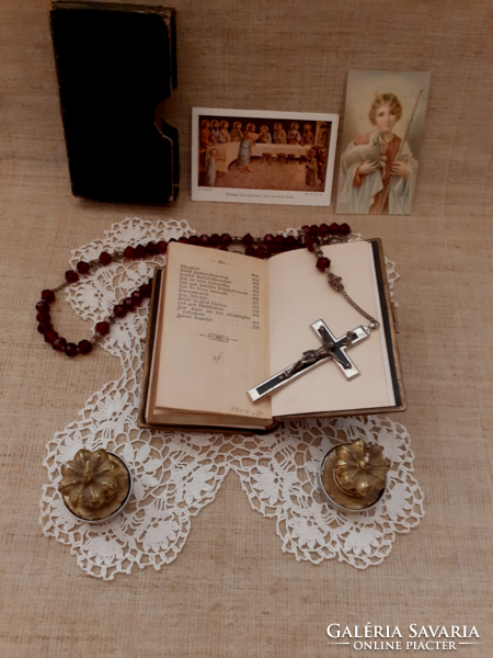 Régi  Apáca hagyaték csatos imakönyv rózsafüzér csipke terítőn ajándék gyertyával egyben