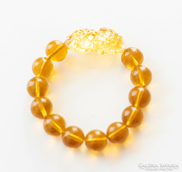 Chinese lucky bracelet made of glass beads - with a lion figure - amber color
