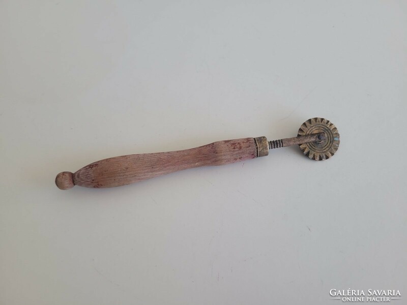 Old confectioner's tool Rádli dough cutter