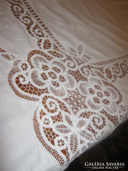 Beautiful large lace tablecloth oval 200 cm x 160 cm