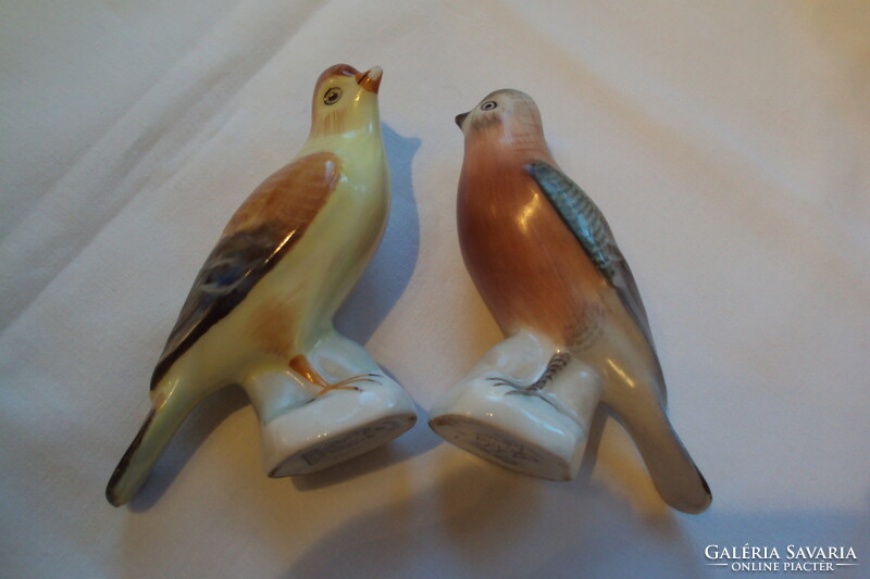 Two small porcelain singing birds with colored feathers --- marked aquincum.