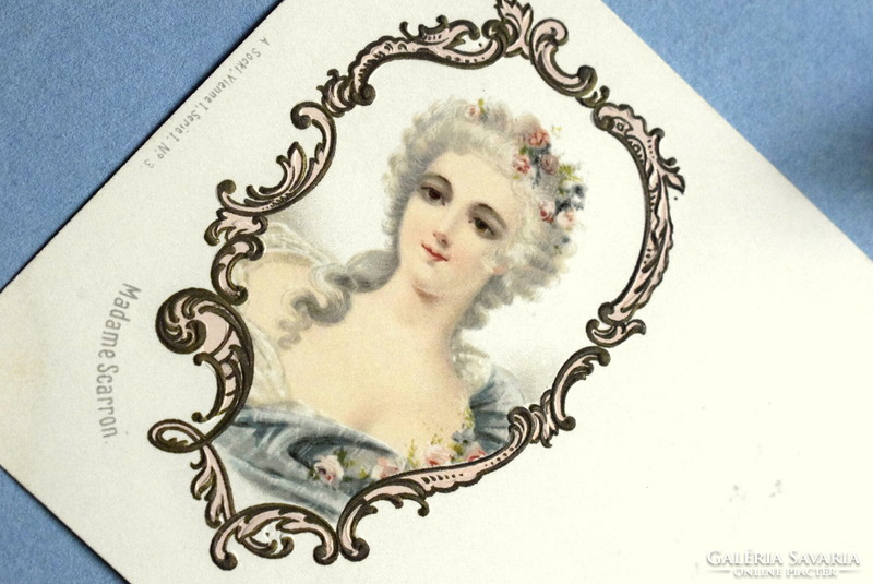 Antik művész litho képeslap  Madame Scarron nemes hölgy portréja domború keretben