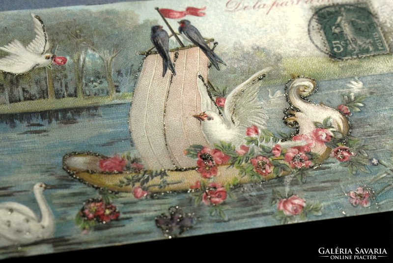 Antik dombornyomott üdvözlő glitteres litho képeslap -csónak rózsák madarak 1908ból