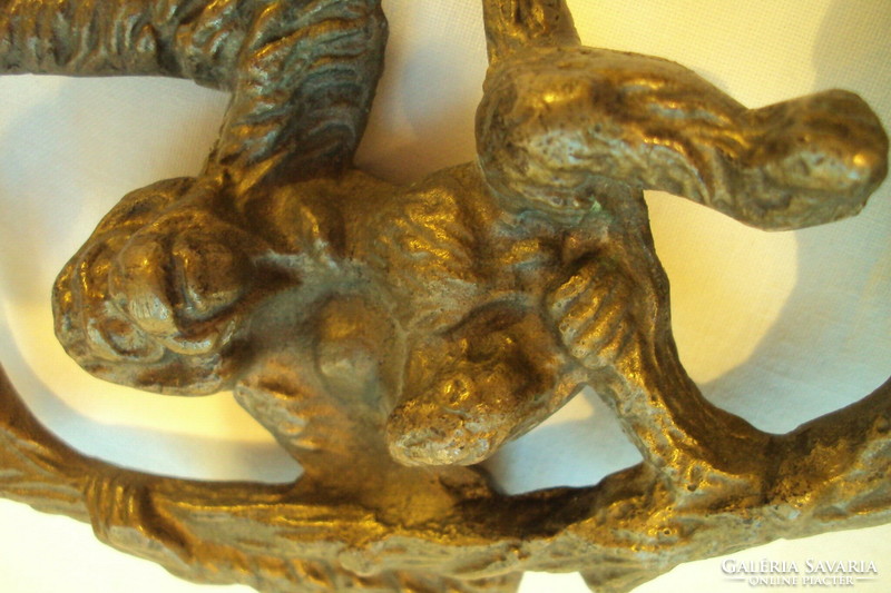 Figure of a monkey sitting on a brass branch, with characteristic processing. (Casting)