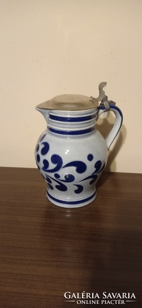 Covered wine jug, marked, in good condition. 18/22 Cm