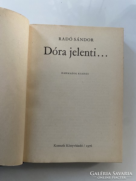 Radó Sándor: Dóra jelenti… Kossuth könyvkiadó 1976.