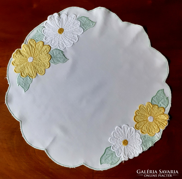 Small floral tablecloth. 35 Cm