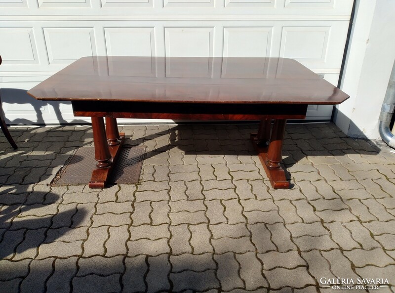 Biedermeier mahogany salon table, meeting table, dining table