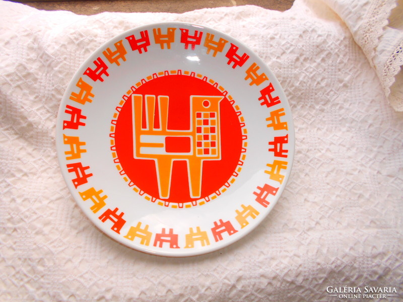 Paladin Judit Zsolnay: art deco plate with rooster