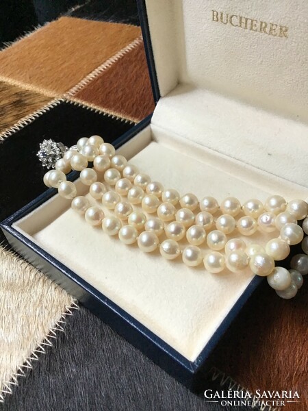Old string of real pearls with clasp and sapphire