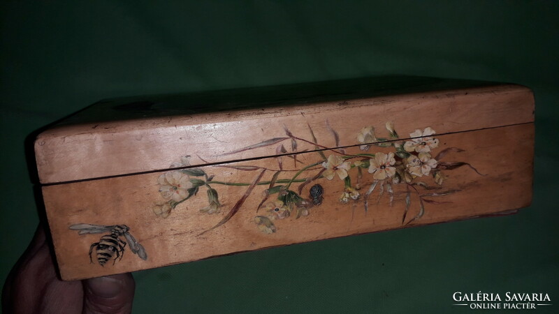 Beautiful wooden gift box hand-painted on all sides + small wooden leaf opener without key as shown in pictures
