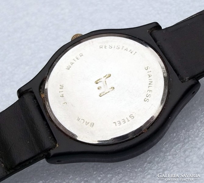 Wristwatch with floating seconds