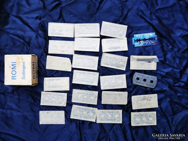 Romi solingen razor blade package are shown in the picture. In its original box.