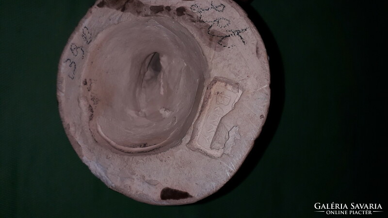 Antik BERKY NÁNDOR - LIBATÖMŐ ASSZONY kerámia figura 10 x 8 cm a képek szerint