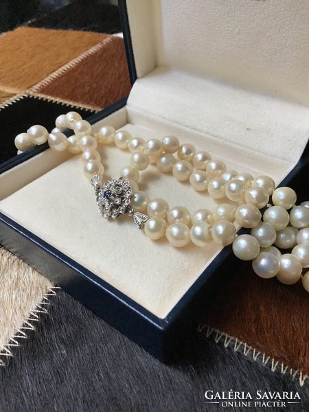 Old string of real pearls with clasp and sapphire