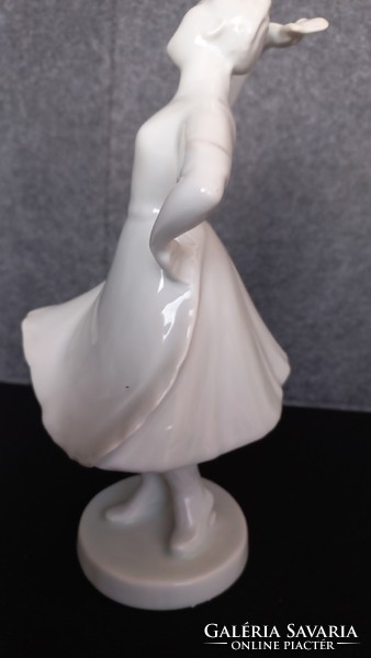 Antik Zsolnay porcelán táncoló lány, 22 X 14 cm, talapzat: 7,5 cm