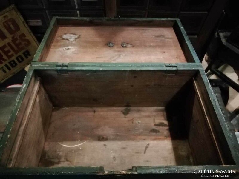 Military chest, from the first half of the 20th century, beautiful dark green, pure wooden chest with a treated surface