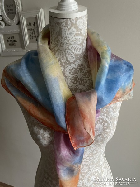 Luxurious, hand-painted pille light silk scarf with delicate colors 90*90 cm