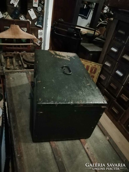 Military chest, from the first half of the 20th century, beautiful dark green, pure wooden chest with a treated surface