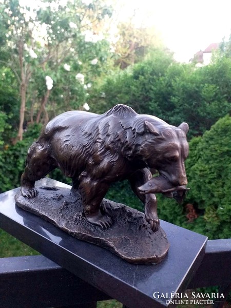 The bear caught a fish - bronze sculpture art object