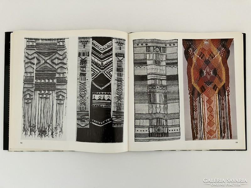 Koczogh Ákos: Textil, művészeti könyv