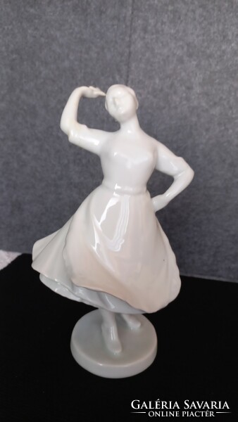 Antik Zsolnay porcelán táncoló lány, 22 X 14 cm, talapzat: 7,5 cm
