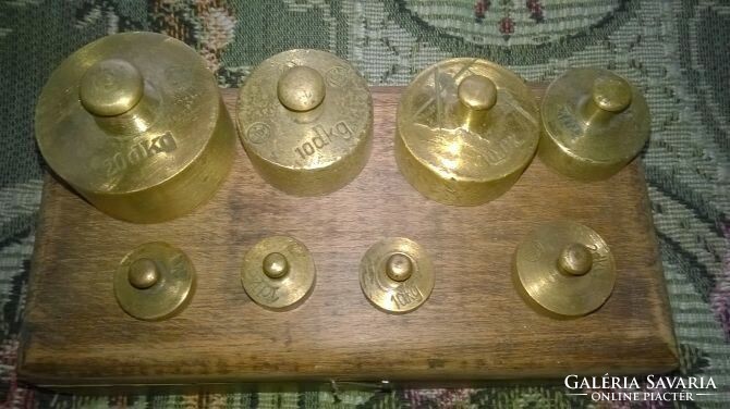 Copper, balance weight set, in a wooden box