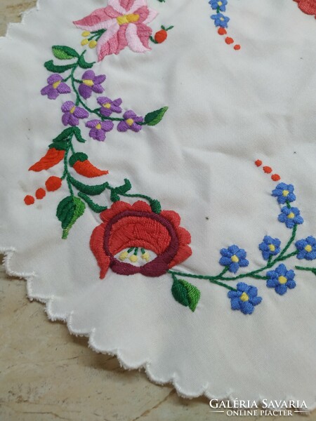 Round, embroidered tablecloth for sale! 30 Cm