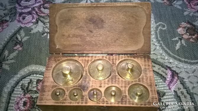 Copper, balance weight set, in a wooden box