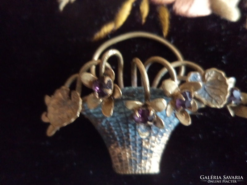 Antique goldsmith's brooch. Not an everyday piece! Size: 4.5 x 3.0 cm